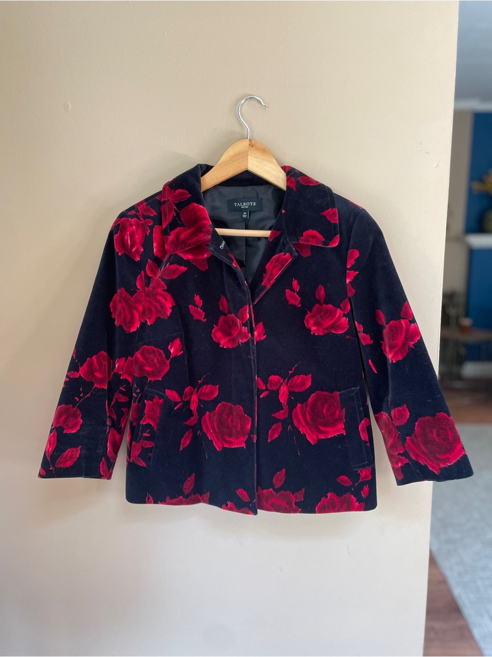 Talbots Womens Velvet Dark Floral BlazerJacket Size 6P Romantic Black Red